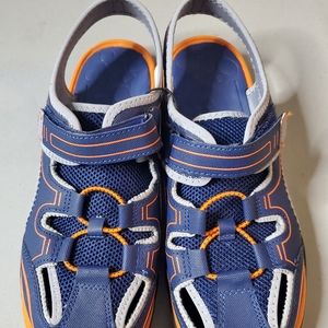 Wonder Nation boys sz. 5 water shoes. NWOT